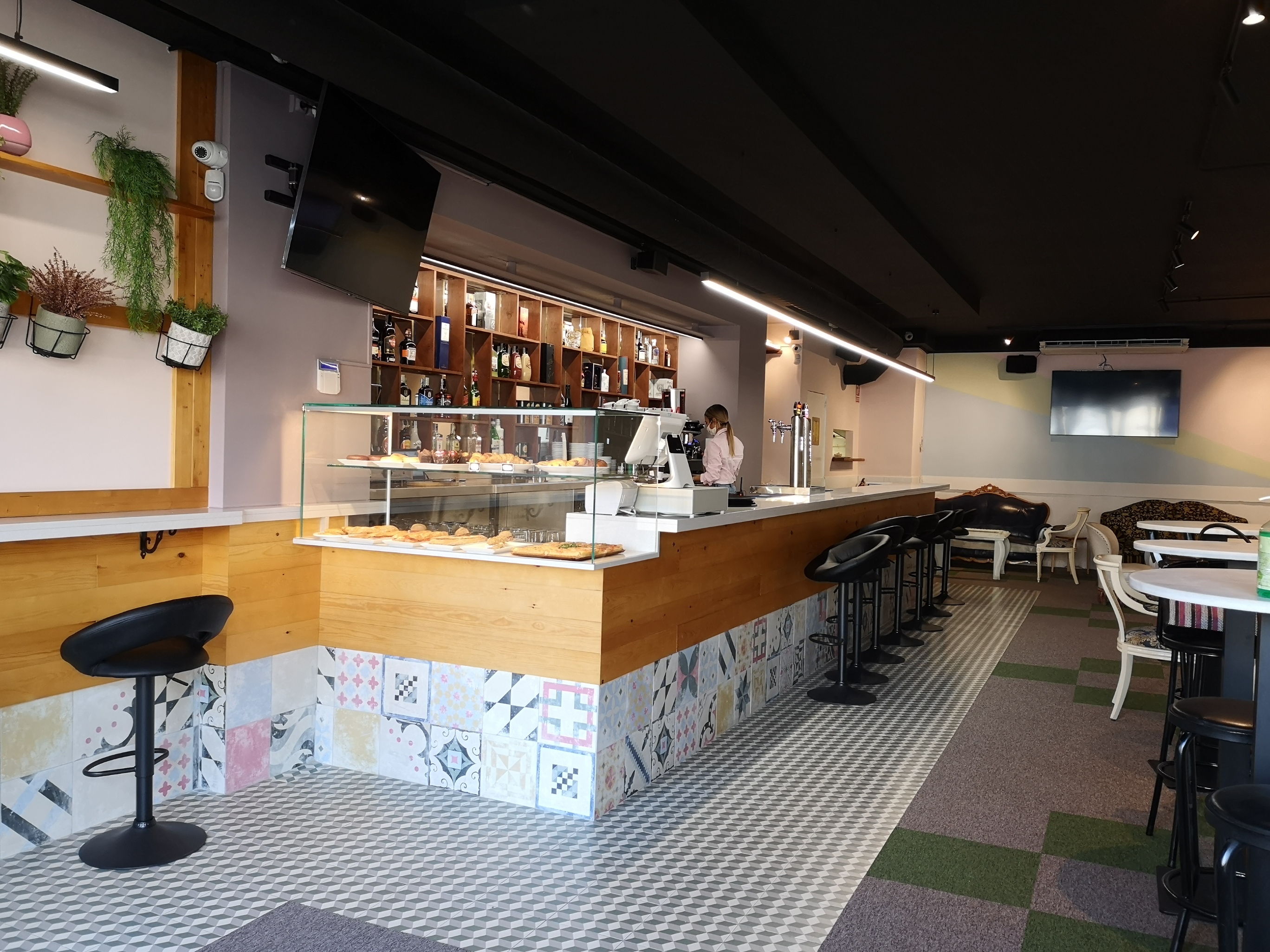 Bar amb entrapans i pastes